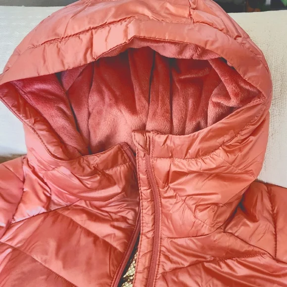 Columbia Women's salmon Puffer Jacket - Picture 4 of 4